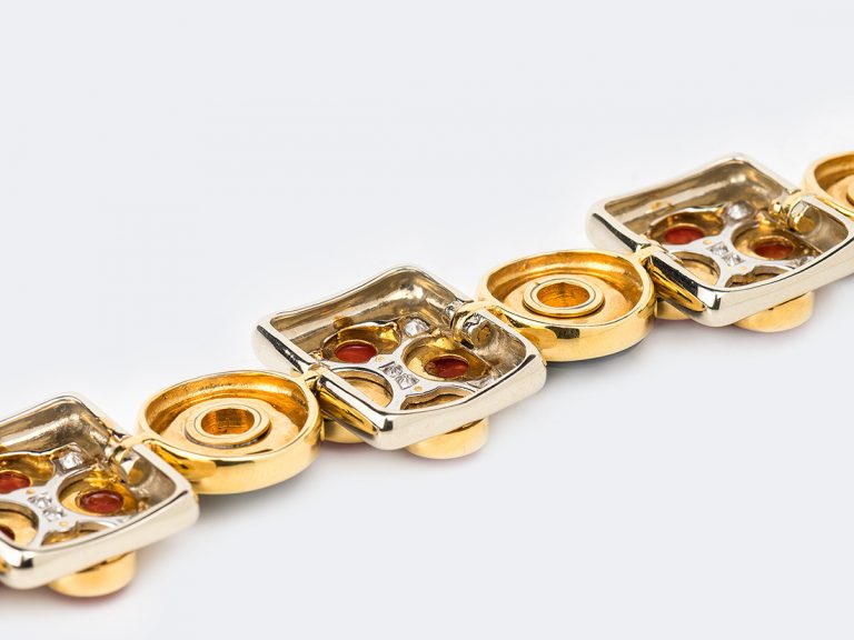 1960s Hardstone, Diamond and Emerald Bracelet - Image 4
