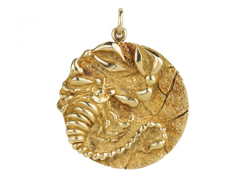 TIFFANY 18k Scorpion Zodiac Pendant