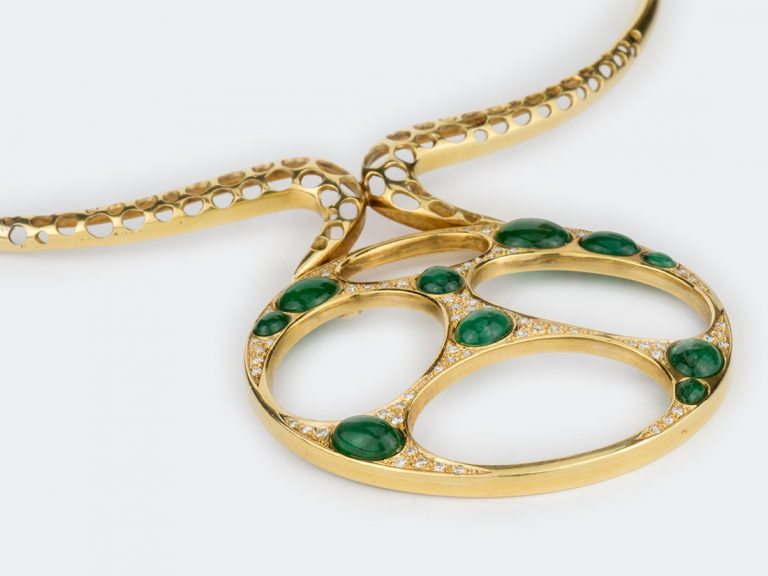 1970s Emerald Torque Pendant Necklace - Image 3
