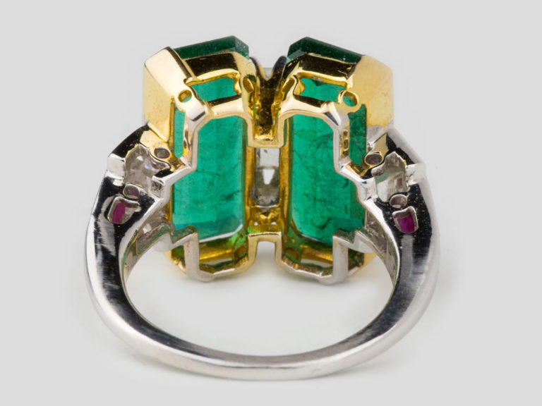 Modern Emerald Diamond Ring, E=5.73cts - Image 2