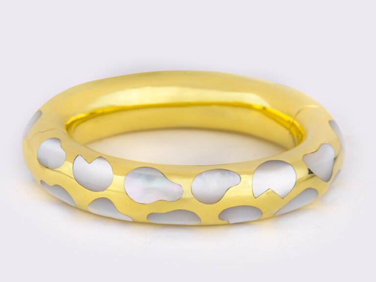TIFFANY Mother of Pearl Bangle, 1980’s - Image 2