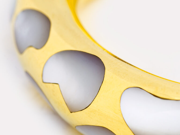 TIFFANY Mother of Pearl Bangle, 1980’s - Image 3
