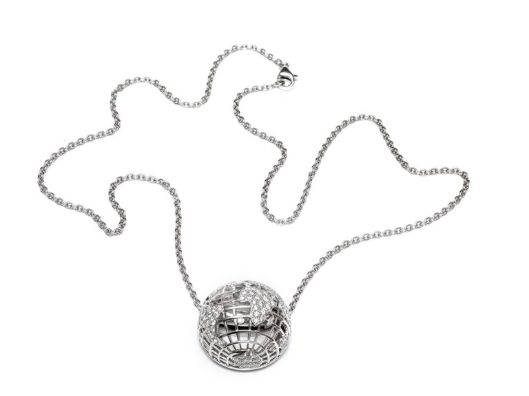 CHANEL 18k Globe Necklace - Image 7